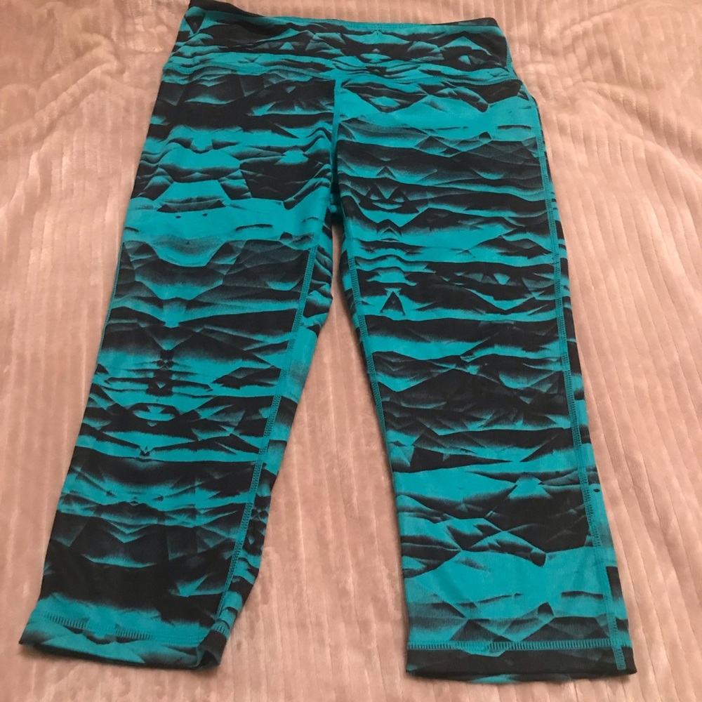 Size small Gym Crop pants